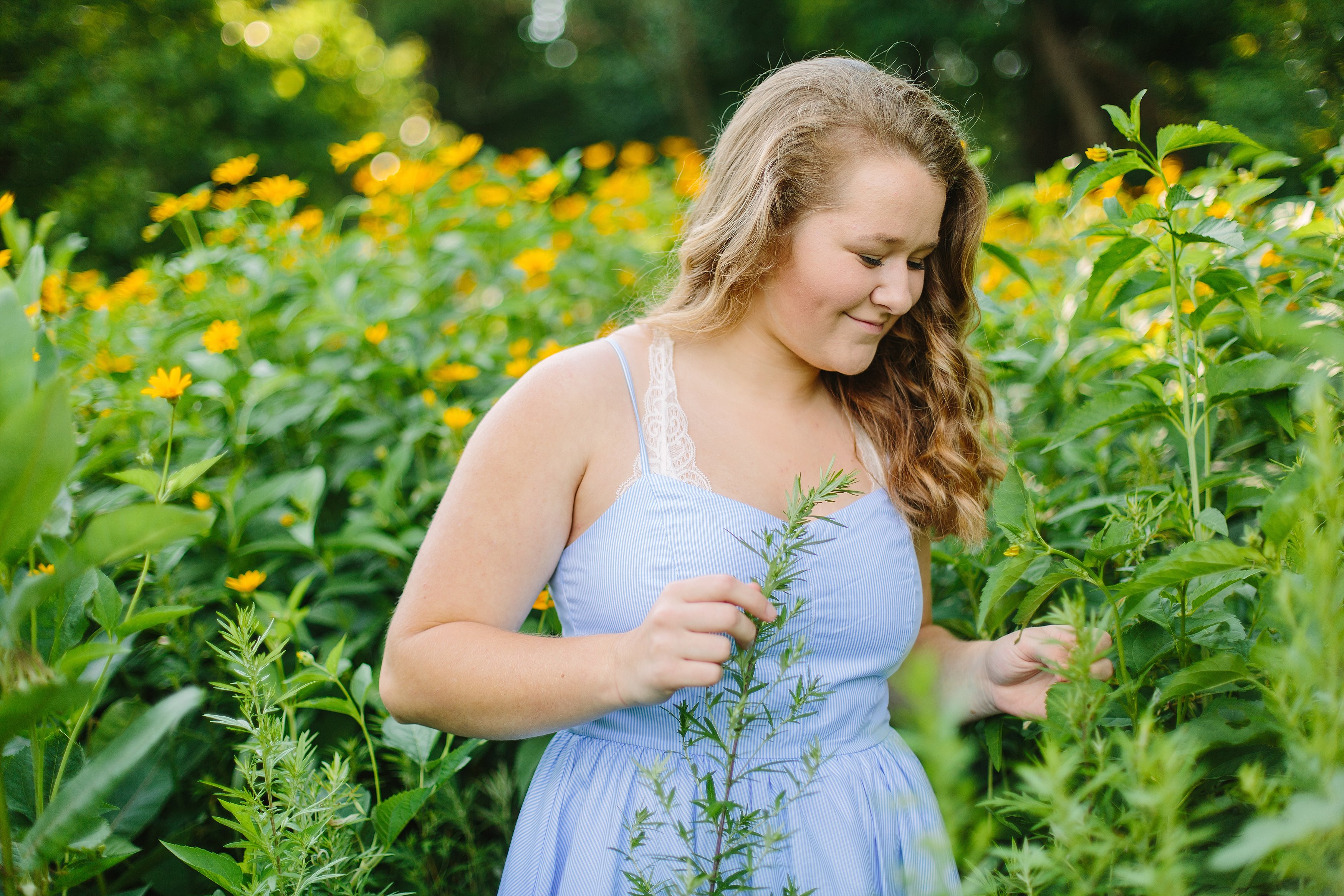 Erin Grassy Field Arlington Senior Shoot_0359.jpg