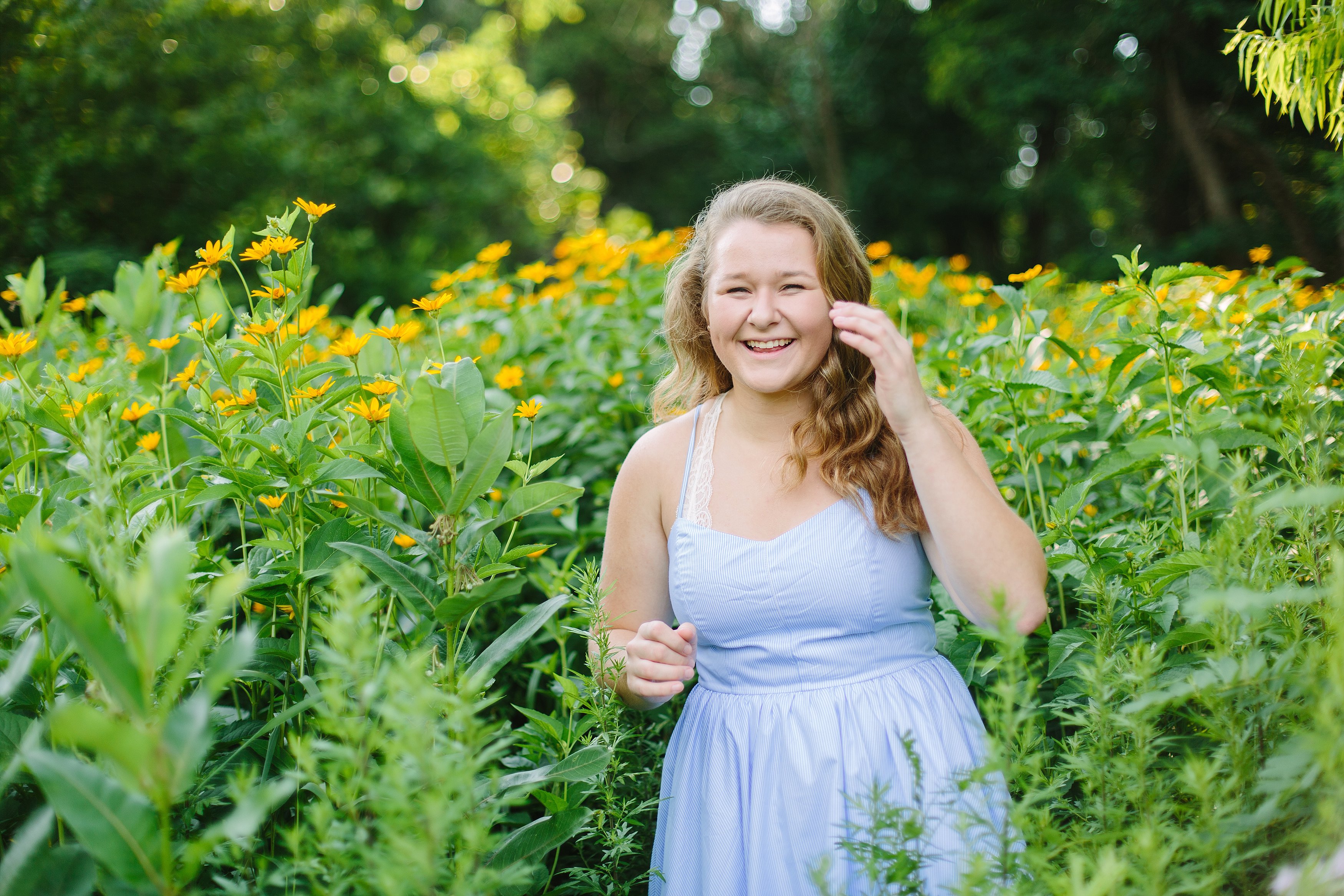 Erin Grassy Field Arlington Senior Shoot_0360.jpg