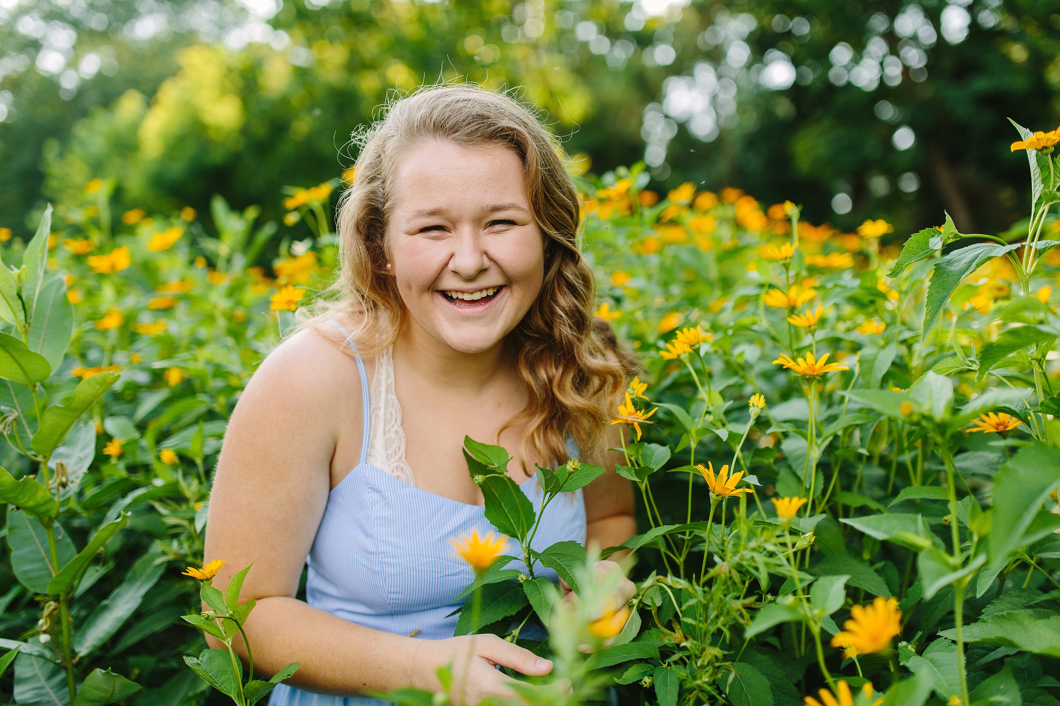 Erin Grassy Field Arlington Senior Shoot_0364.jpg