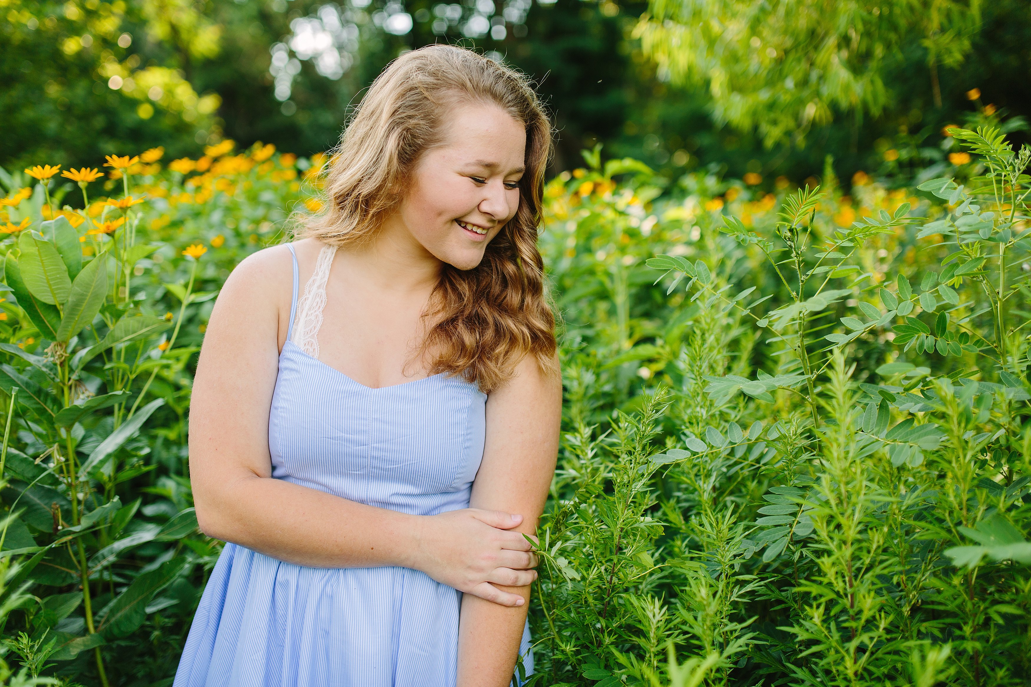 Erin Grassy Field Arlington Senior Shoot_0367.jpg