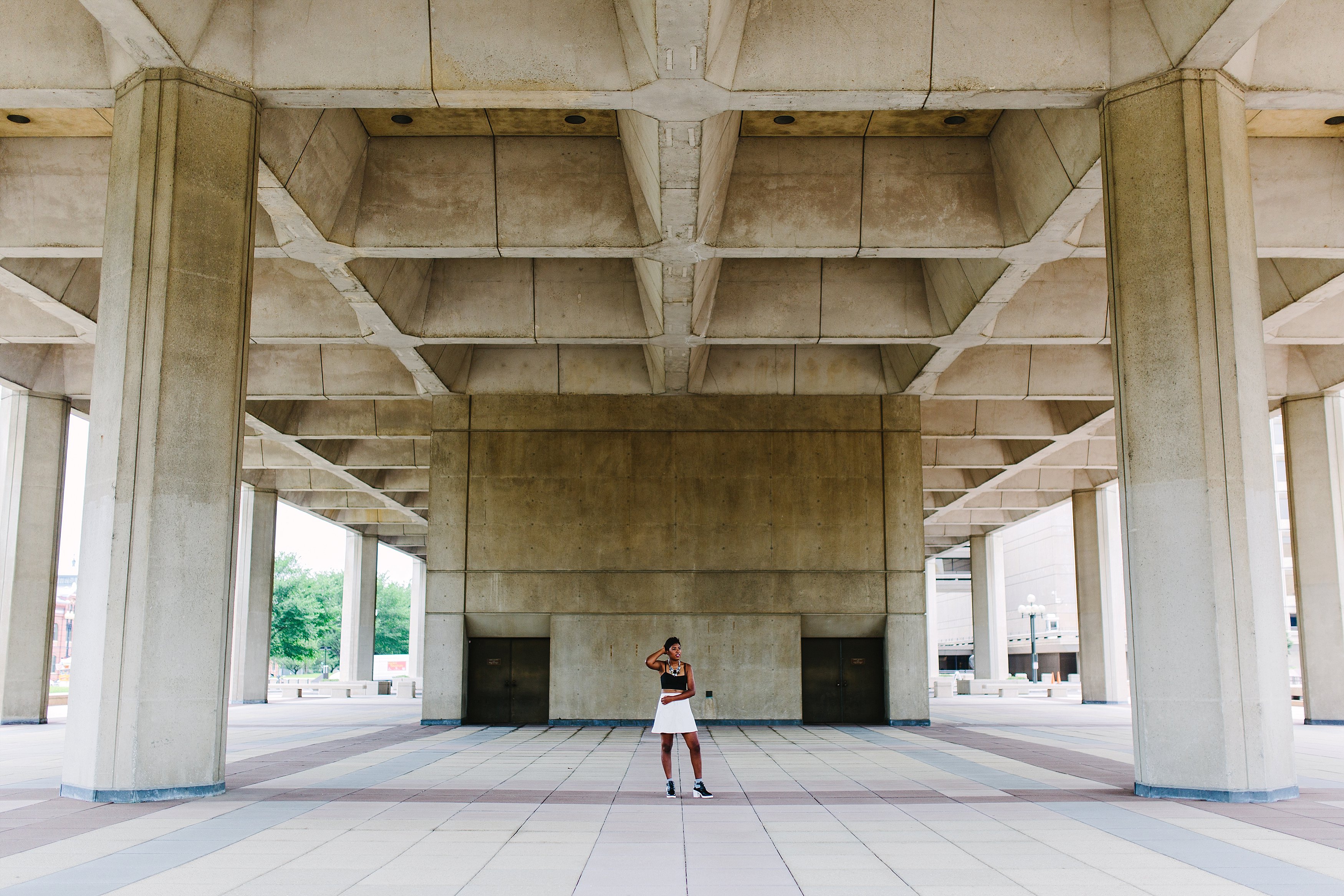 Shelby Urban DC Hirshhorn Museum Senior Shoot_0518.jpg