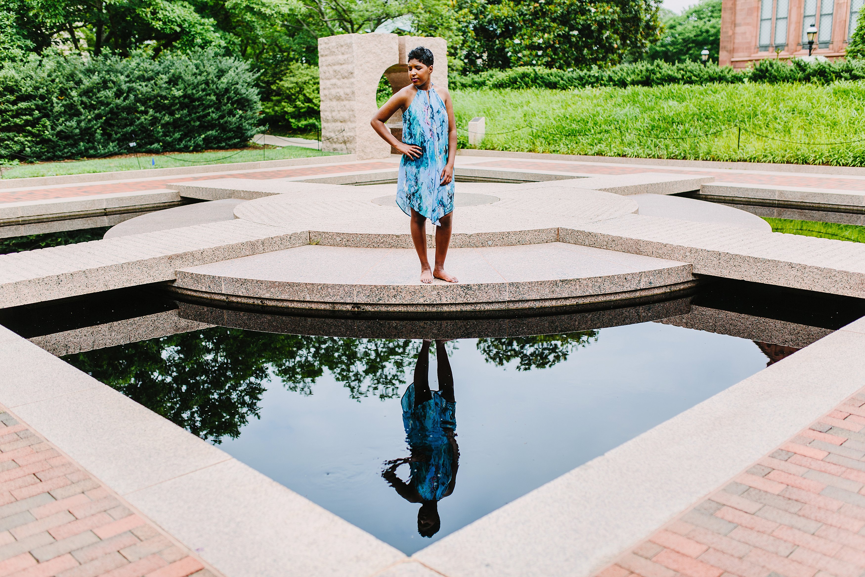 Shelby Urban DC Hirshhorn Museum Senior Shoot_0579.jpg