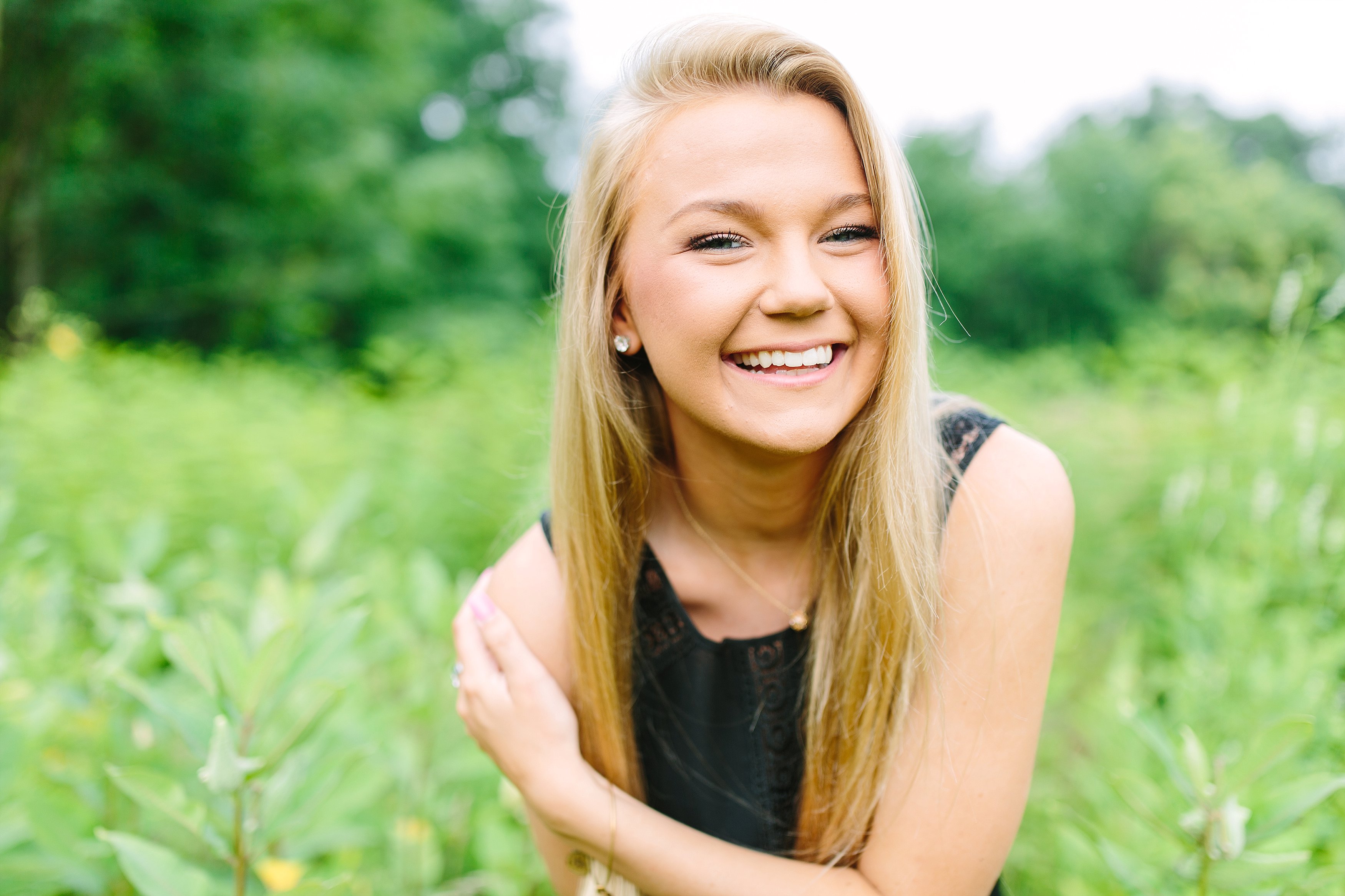 Natalie Arlington Grassy Field Senior Shoot_0927.jpg