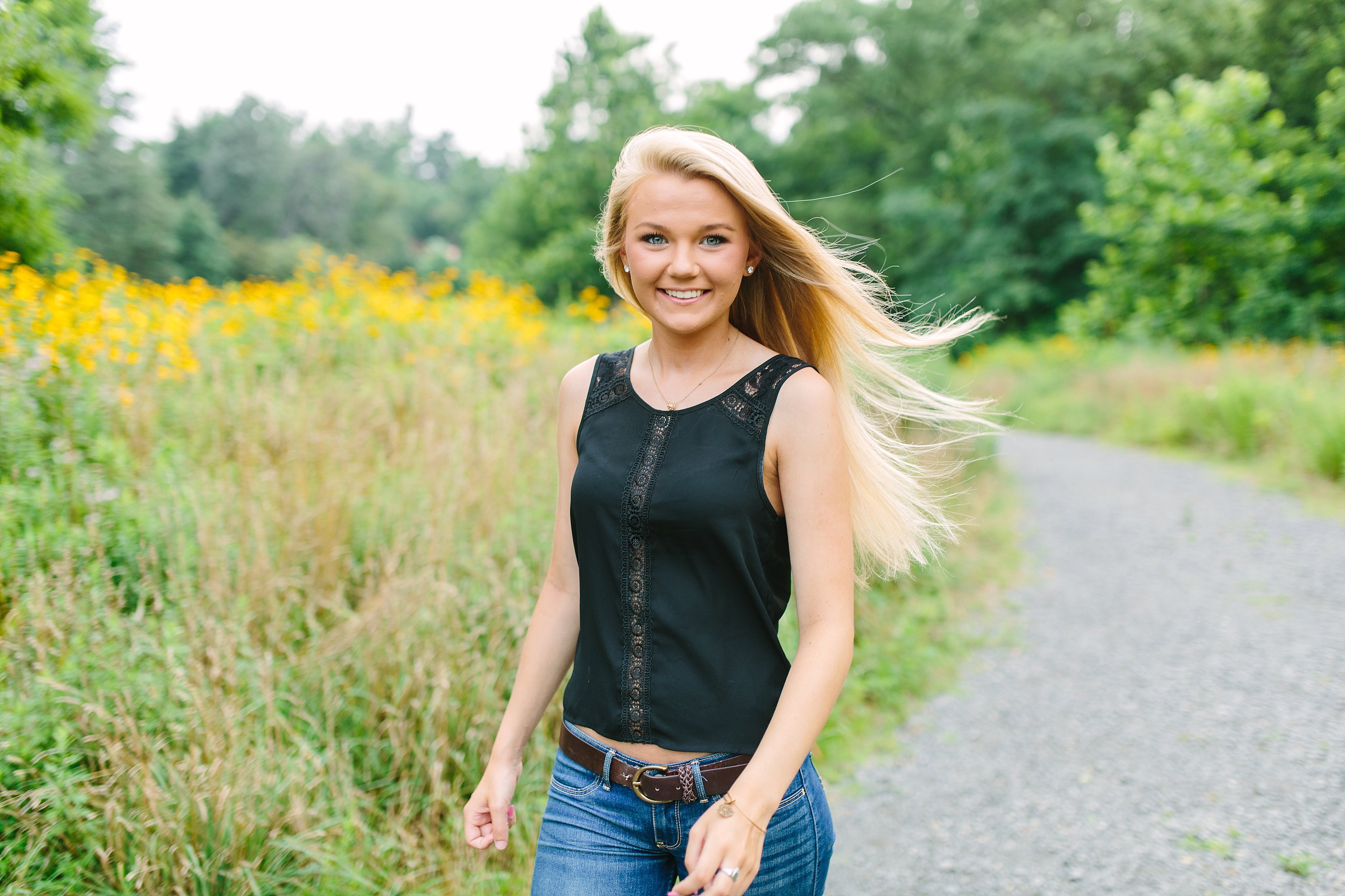 Natalie Arlington Grassy Field Senior Shoot_0929.jpg