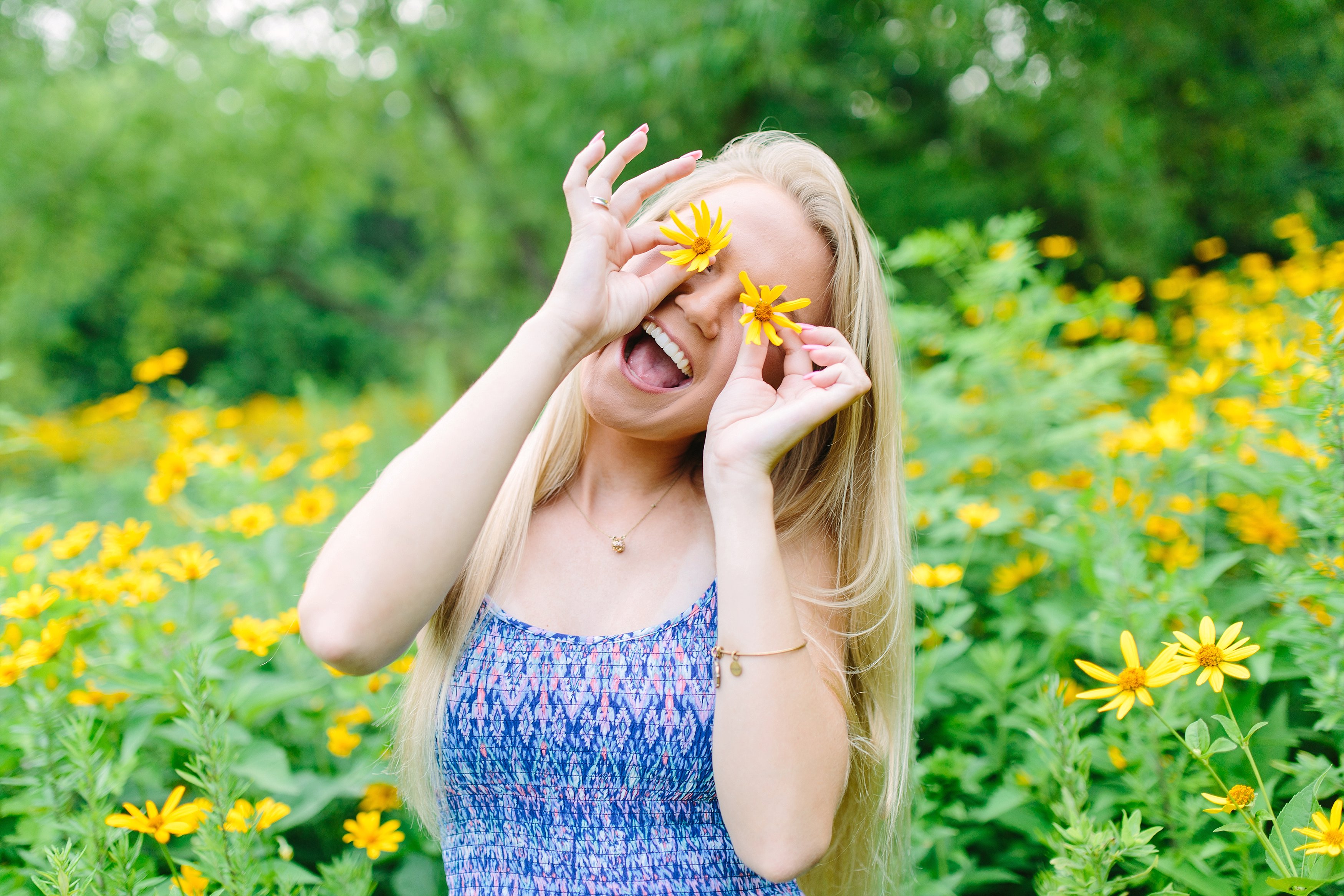 Natalie Arlington Grassy Field Senior Shoot_0935.jpg