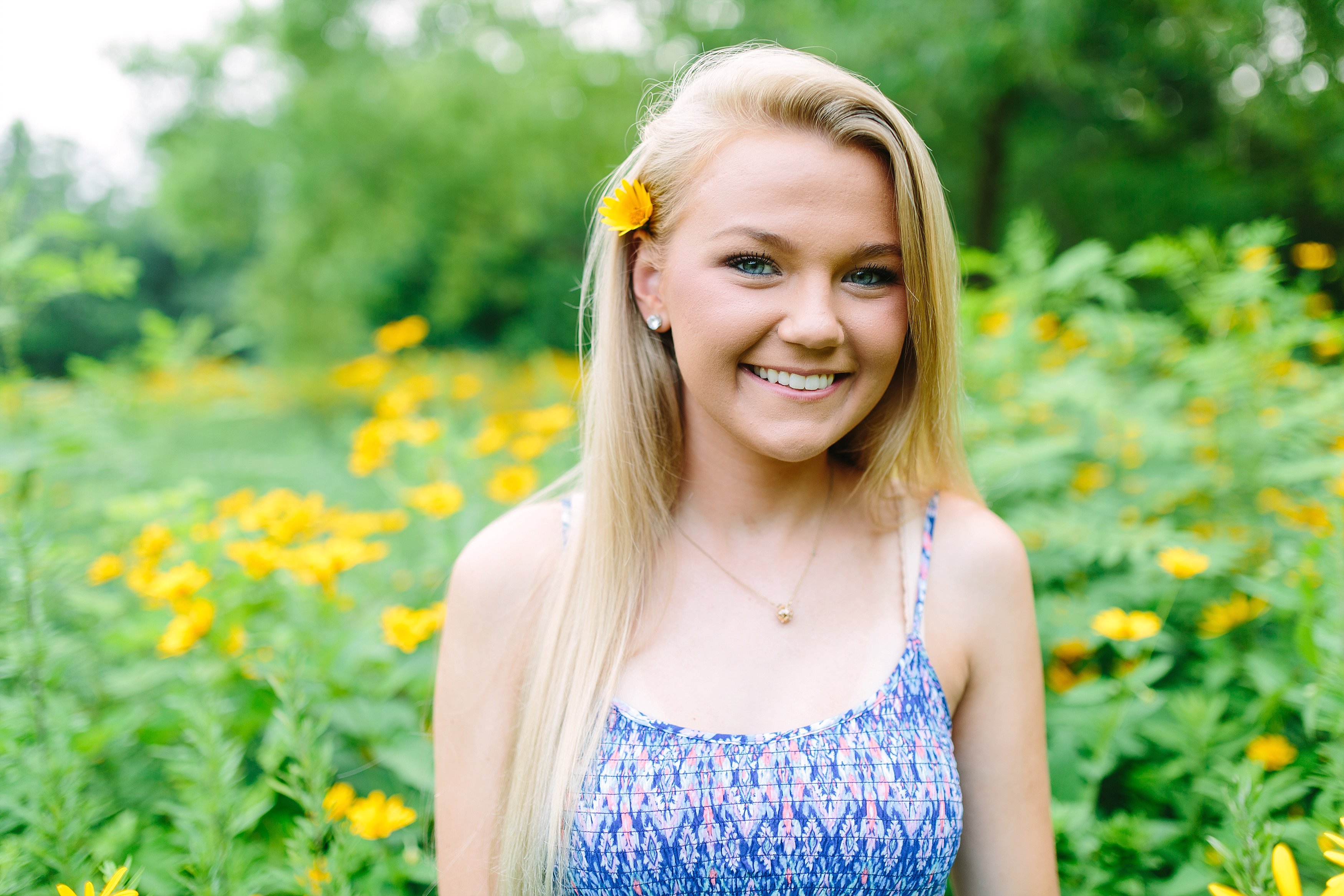 Natalie Arlington Grassy Field Senior Shoot_0936.jpg