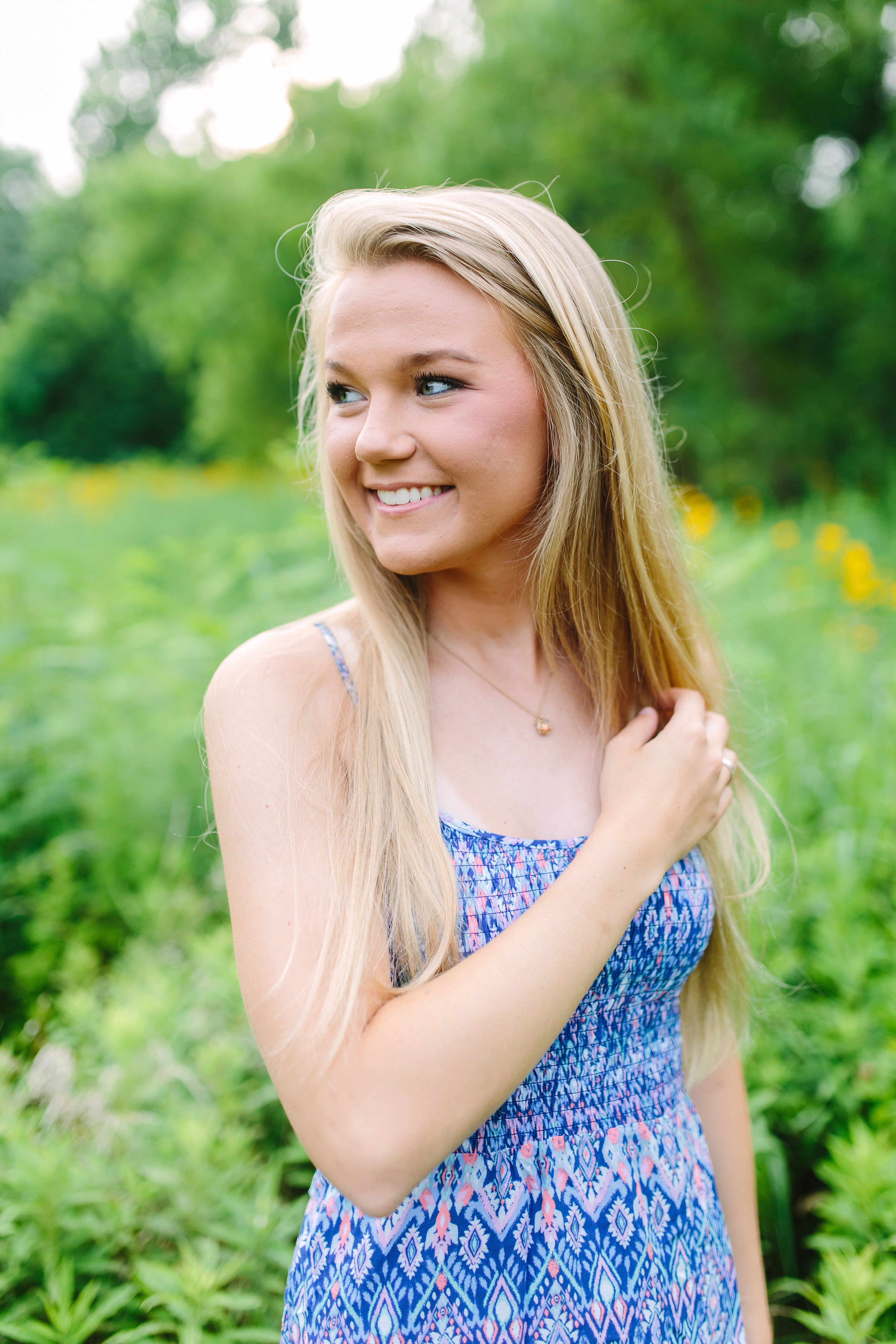 Natalie Arlington Grassy Field Senior Shoot_0937.jpg