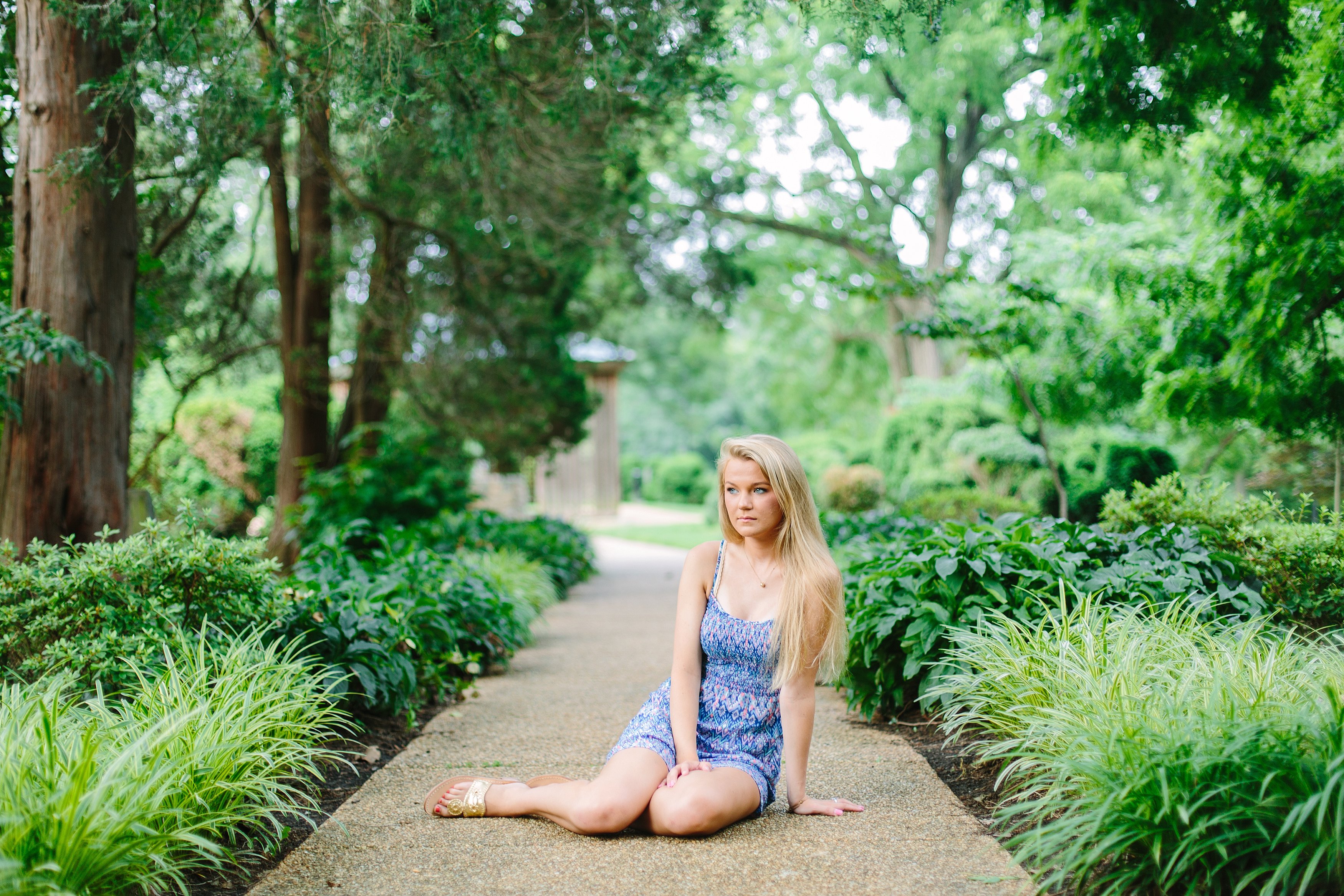 Natalie Arlington Grassy Field Senior Shoot_0940.jpg