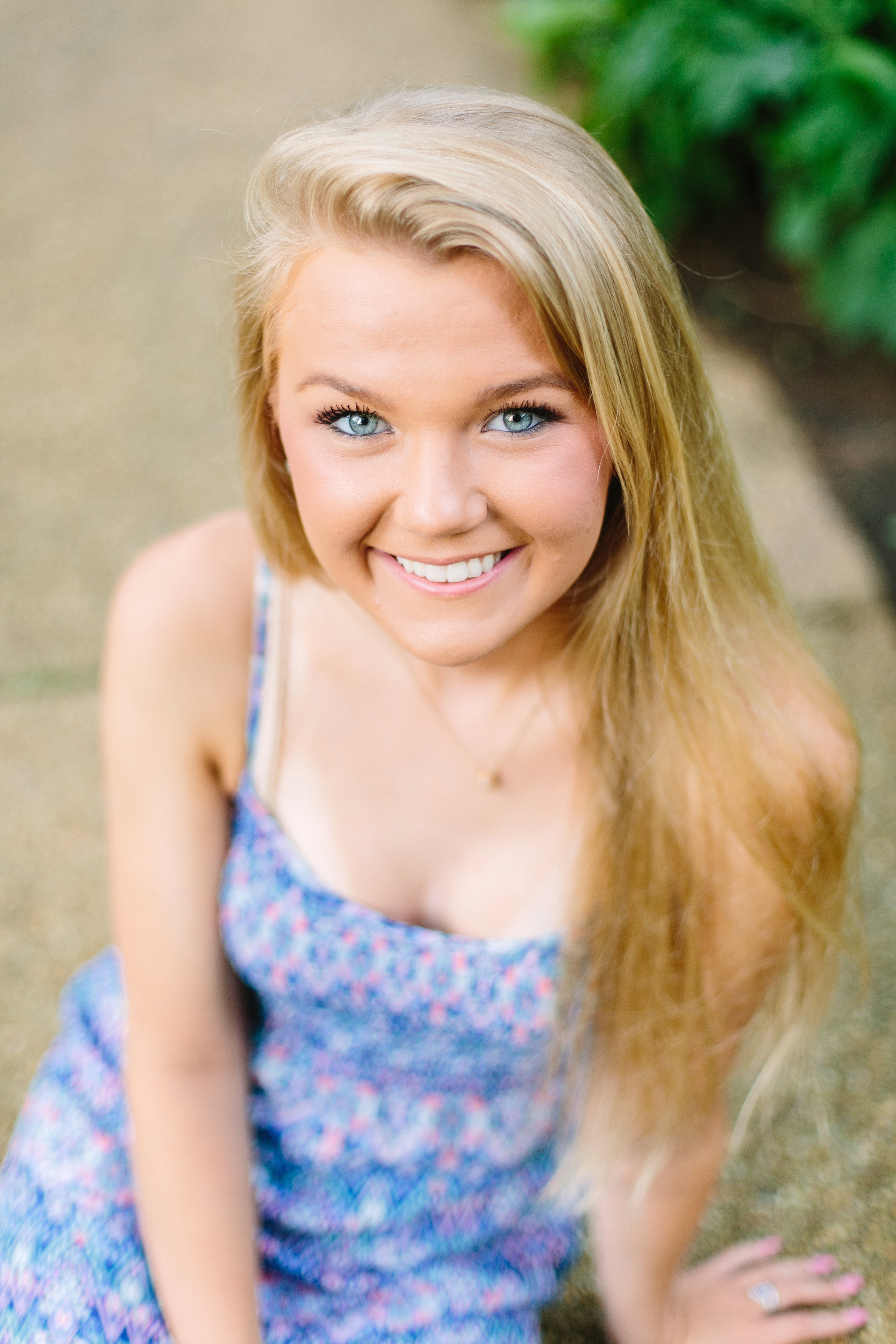 Natalie Arlington Grassy Field Senior Shoot_0941.jpg