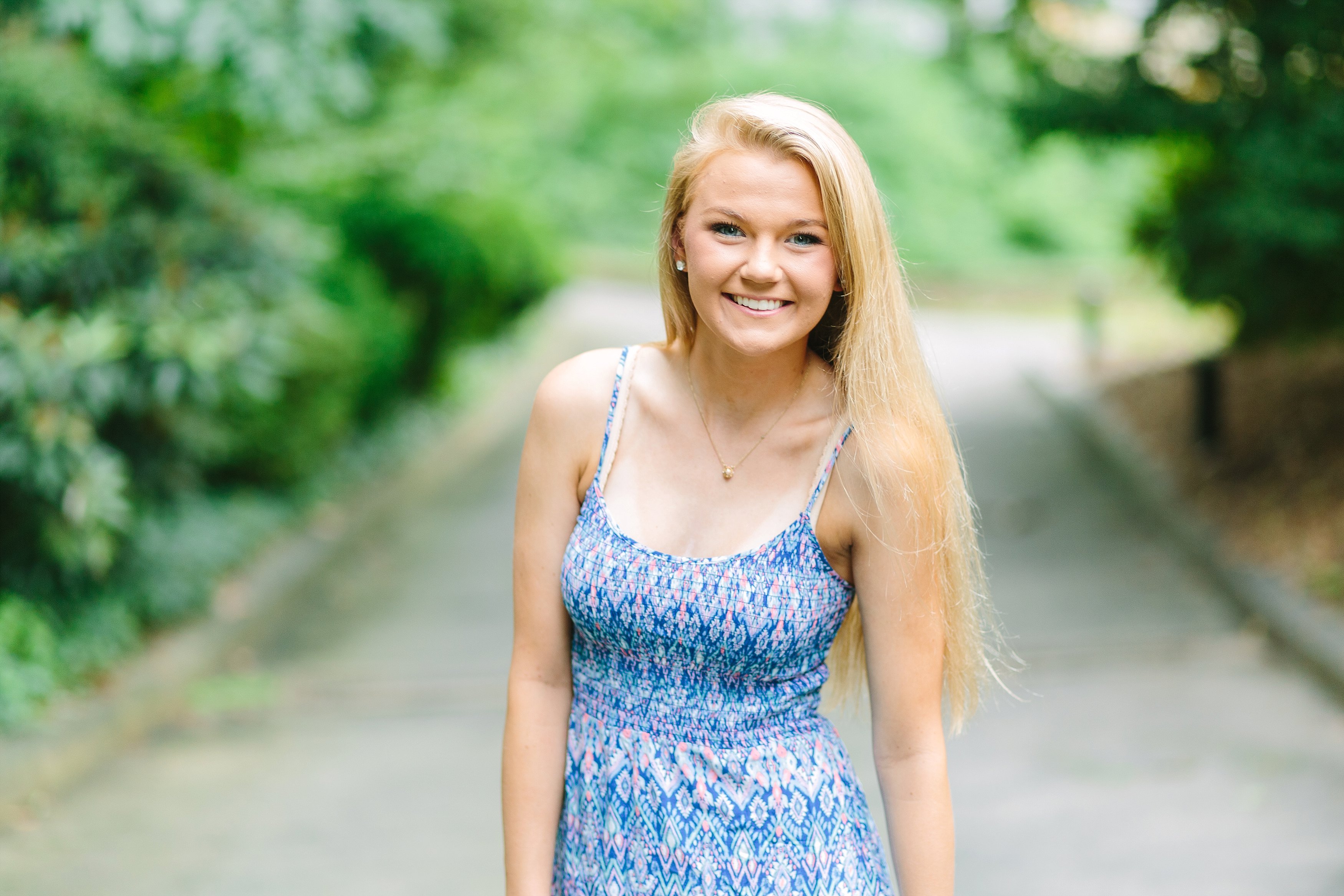 Natalie Arlington Grassy Field Senior Shoot_0943.jpg