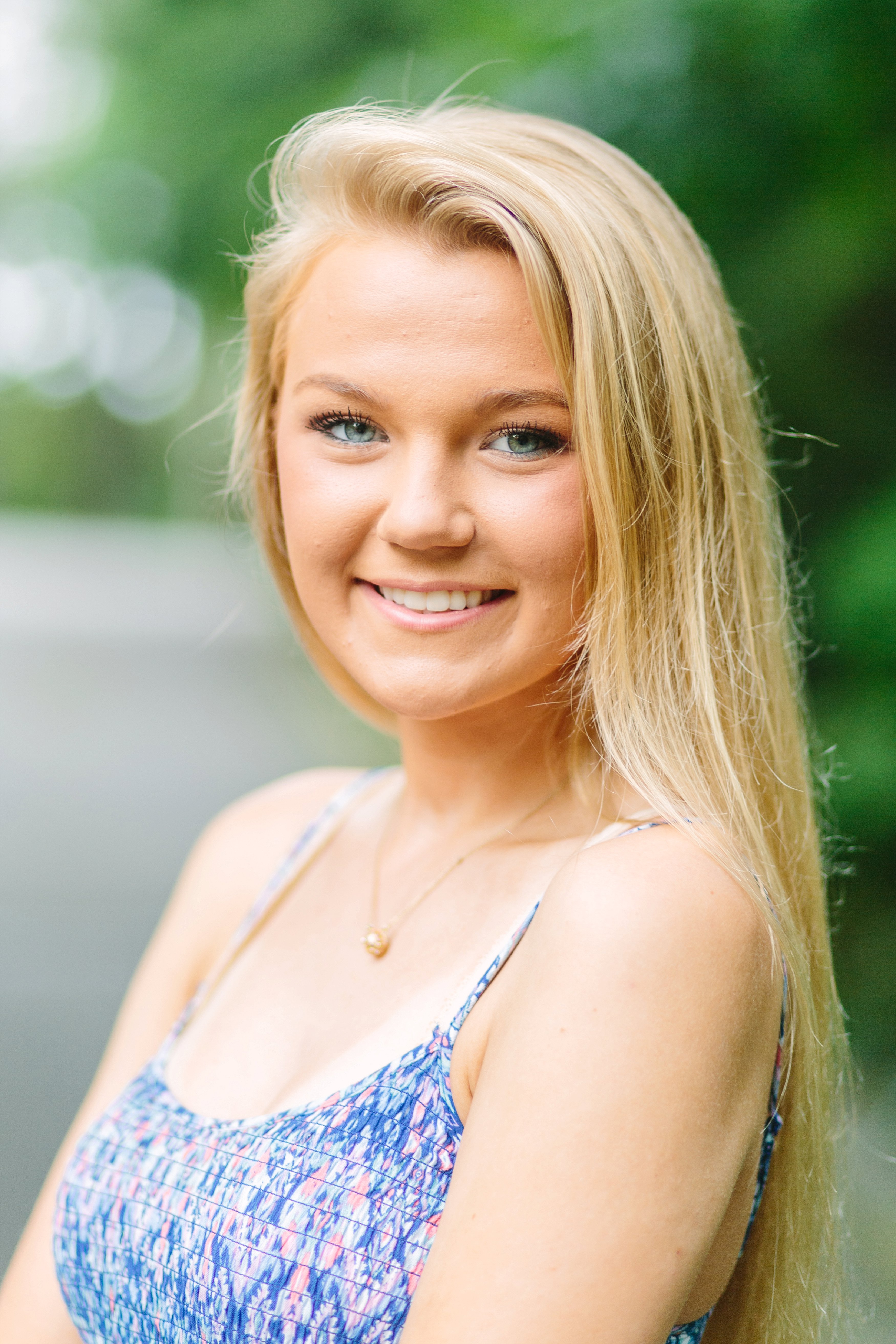 Natalie Arlington Grassy Field Senior Shoot_0946.jpg