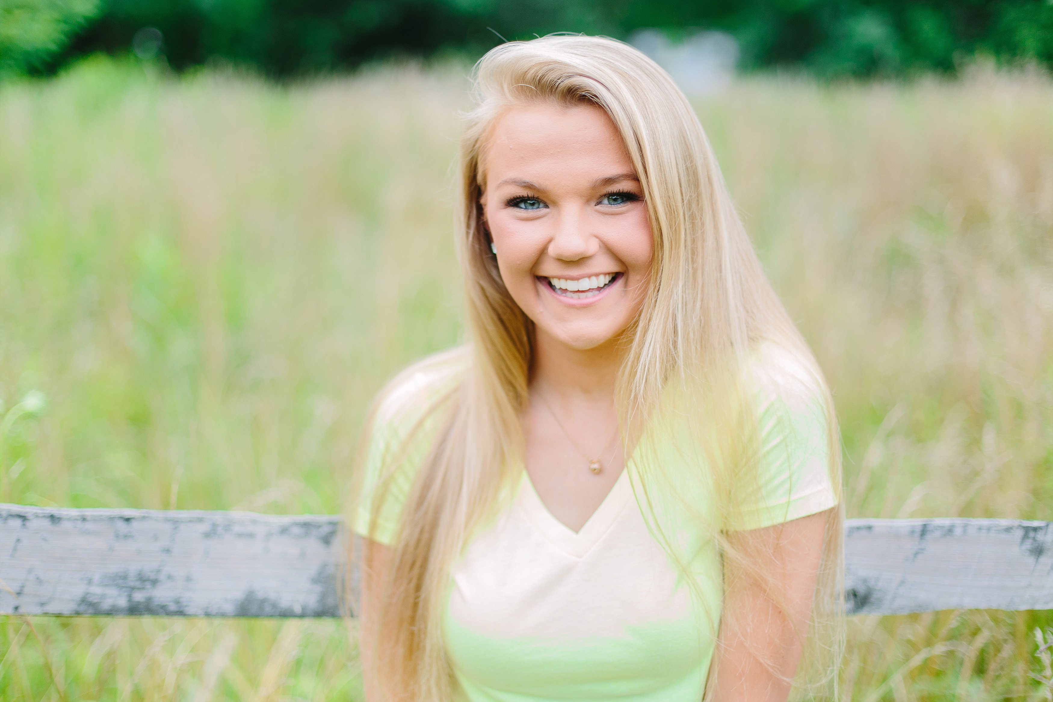 Natalie Arlington Grassy Field Senior Shoot_0955.jpg